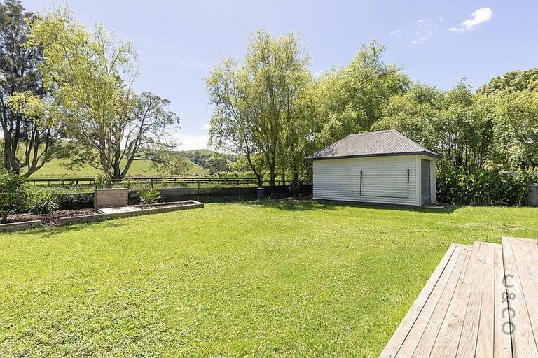 Photo of property in 74 Awaroa Road, Helensville, 0800