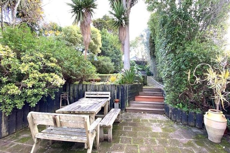 Photo of property in 24 Rolleston Street, Mount Cook, Wellington, 6021