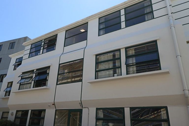 Photo of property in Te Awhina Apartments, 27/22 Sussex Street, Mount Cook, Wellington, 6021