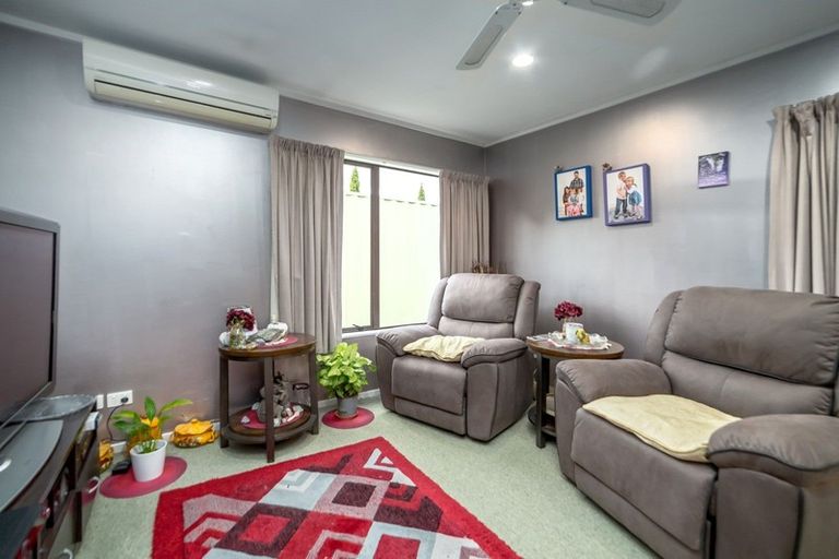 Photo of property in 74 Charles Street, Carterton, 5713