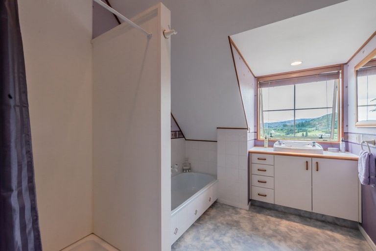 Photo of property in 2 Hazlett Street, Clyde, 9330