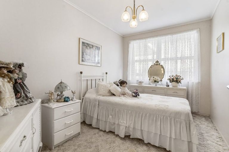 Photo of property in 11 Palmer Avenue, Glen Eden, Auckland, 0602