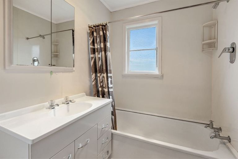 Photo of property in 82 Waihora Crescent, Waitangirua, Porirua, 5024