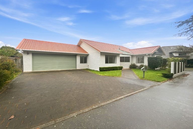 Photo of property in 2 The Glen, Hokowhitu, Palmerston North, 4410