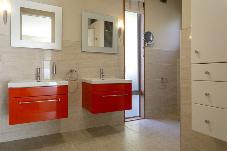 Photo of property in 5 Cameron Drive, Acacia Bay, Taupo, 3385