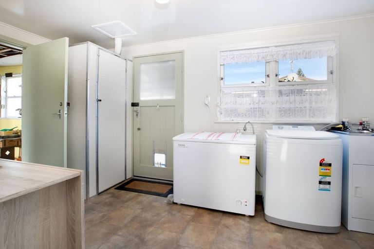 Photo of property in 3b Whitehouse Road, Titahi Bay, Porirua, 5022