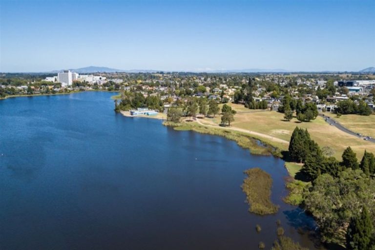 Photo of property in 133 Lake Crescent, Hamilton Lake, Hamilton, 3204