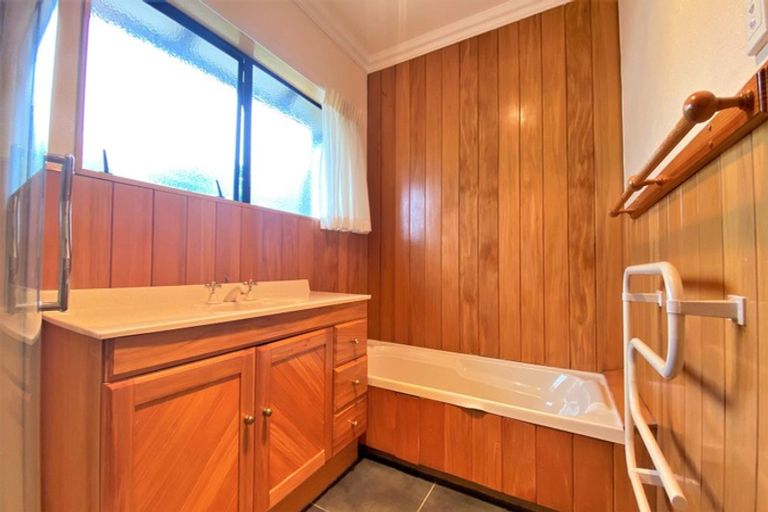 Photo of property in 12 Bragato Place, Chatswood, Auckland, 0626