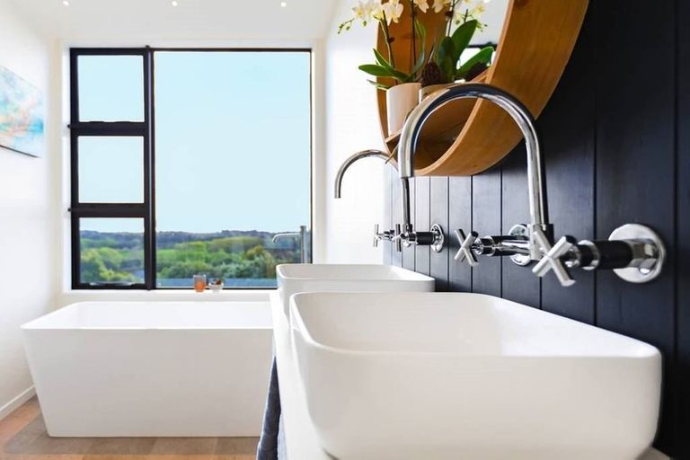 Photo of property in 221 Huia Street, Waikanae, 5391