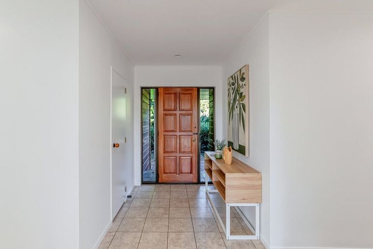 Photo of property in 16 Huia Street, Waikanae, 5036