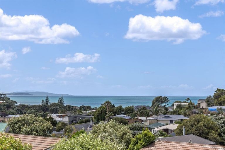 Photo of property in 8 Halldene Terrace, Red Beach, 0932