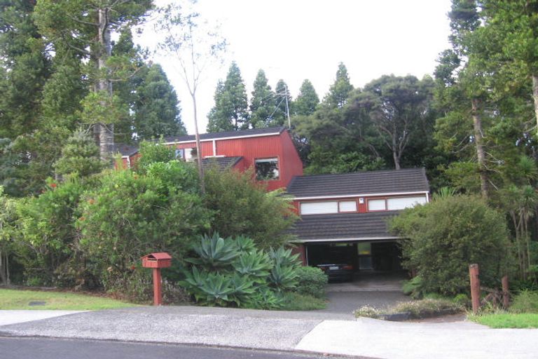 Photo of property in 9 Fitzpatrick Place, Chatswood, Auckland, 0626