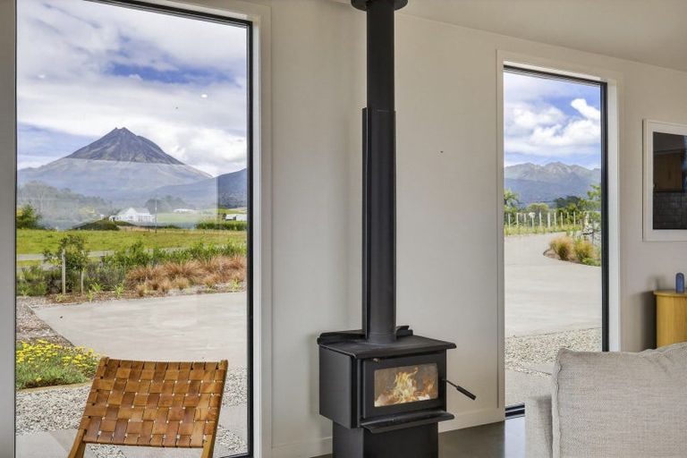 Photo of property in 589 Kent Road, Korito, New Plymouth, 4371