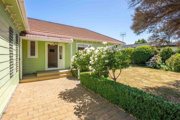 Photo of property in 121 Belvedere Avenue, Waikanae, 5036