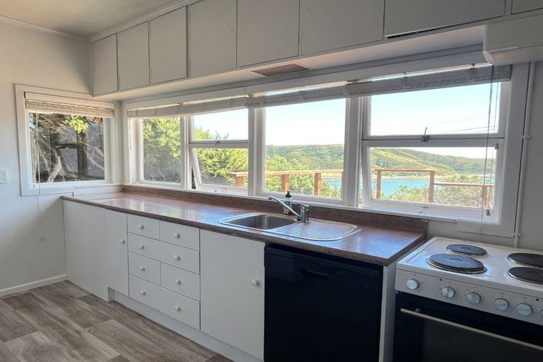 Photo of property in 41 Kiriwai Road, Paremata, Porirua, 5024