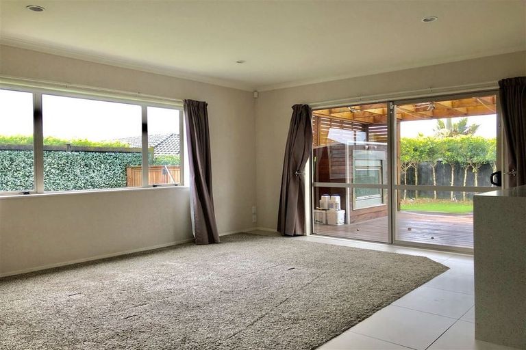 Photo of property in 9 Breon Place, Flat Bush, Auckland, 2016
