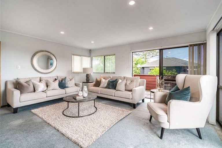 Photo of property in 2/14 Raleigh Road, Northcote, Auckland, 0627