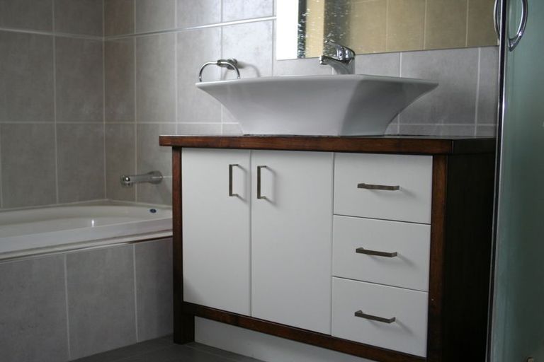 Photo of property in 29 Sapperton Drive, Henderson, Auckland, 0612