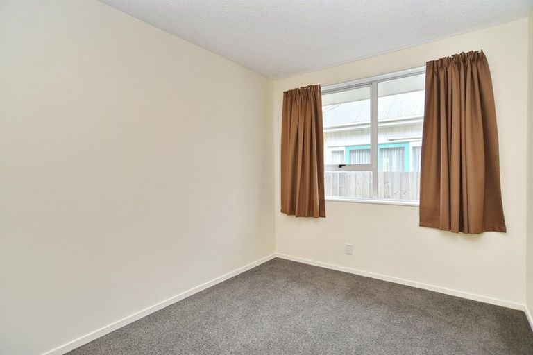 Photo of property in 32 Epsom Road, Sockburn, Christchurch, 8042