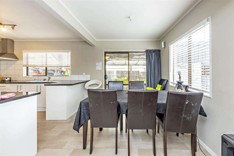 Photo of property in 11 Slim Place, Clendon Park, Auckland, 2103