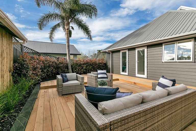 Photo of property in 1/4 Denby Lane, Northcote Point, Auckland, 0627