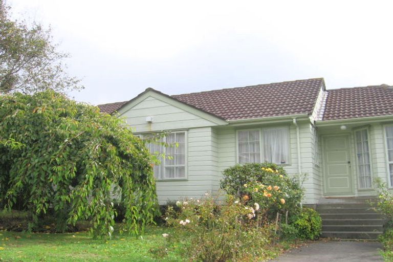 Photo of property in 5 Greyfriars Crescent, Tawa, Wellington, 5028