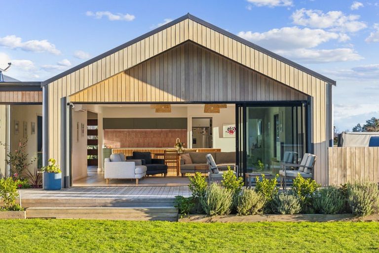 Photo of property in 34 Ohau Gravels Way, Ohau, Levin, 5570