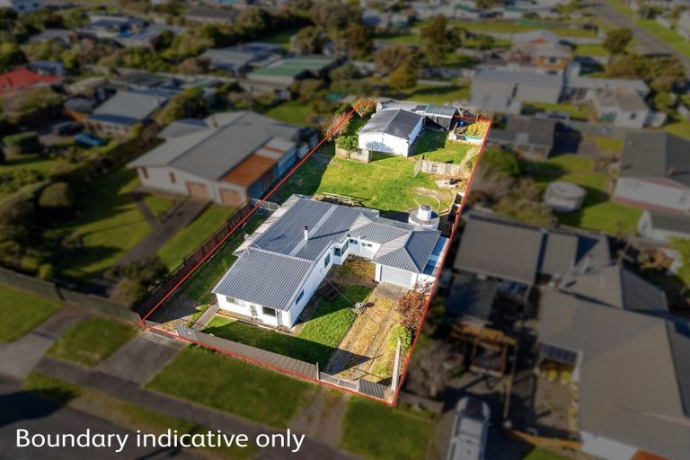 Photo of property in 9 Koura Street, Tangimoana, 4822