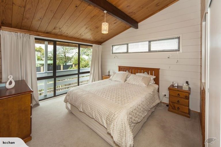 Photo of property in 10 Kitewao Street, Northcote, Auckland, 0627