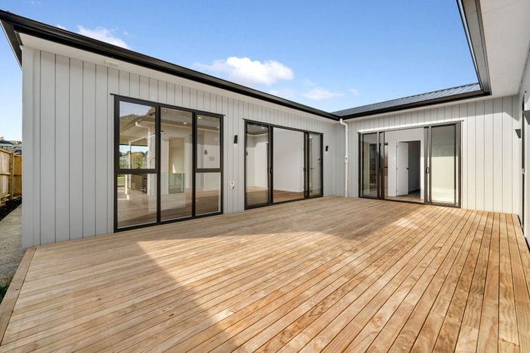 Photo of property in 12 Rongoa Maori Way, Pukekohe, 2120
