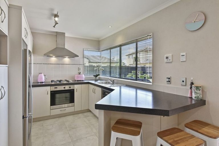 Photo of property in 17 Belfry Place, Wattle Downs, Auckland, 2103