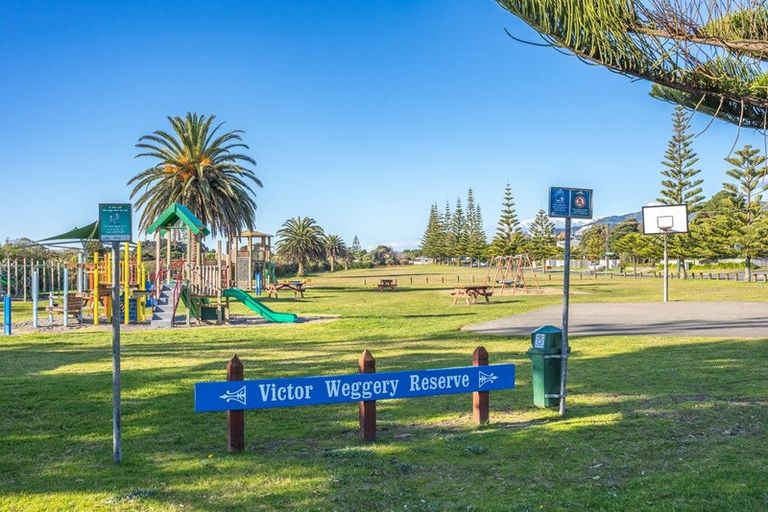 Photo of property in 38 Queens Road, Waikanae Beach, Waikanae, 5036