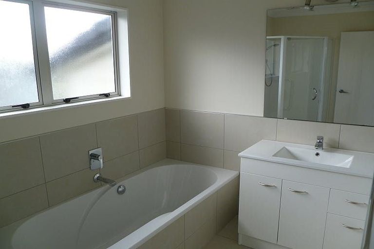 Photo of property in 24 Fairchild Avenue, Goodwood Heights, Auckland, 2105