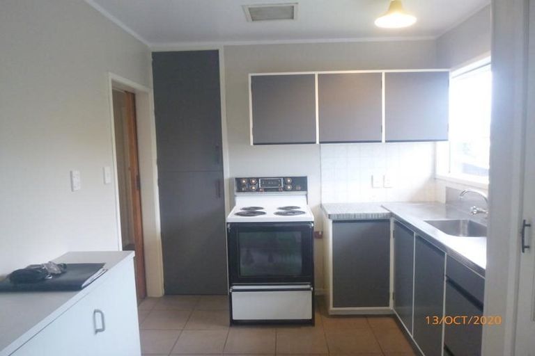 Photo of property in 2/1b Divich Avenue, Te Atatu South, Auckland, 0610