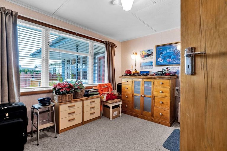 Photo of property in 16 Graham Street, Eltham, 4322