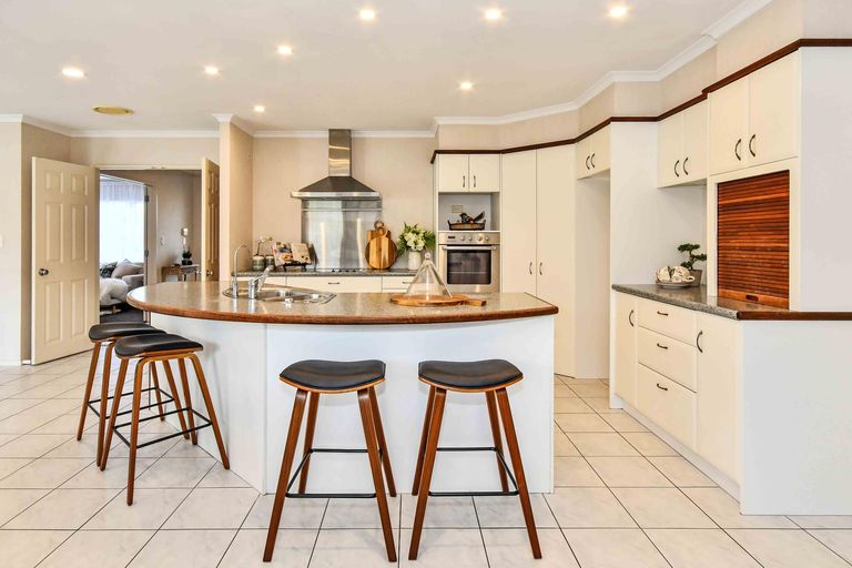 Photo of property in 17 Parkhaven Drive, Rosehill, Papakura, 2113