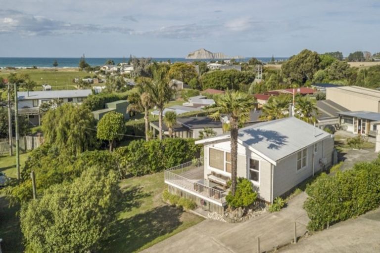 Photo of property in 75 Gillies Crescent, Waimarama, Havelock North, 4294