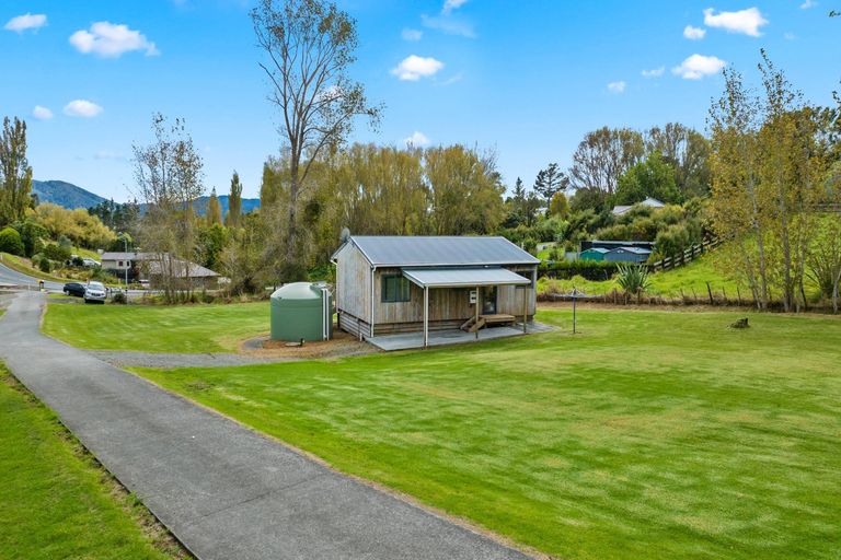 Photo of property in 30a Settlement Road, Kaiwaka, 0573