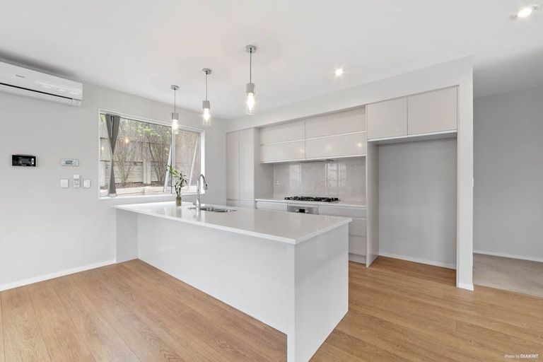 Photo of property in 71 Tamahere Drive, Glenfield, Auckland, 0629