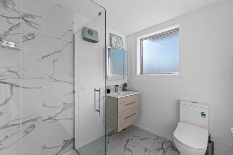 Photo of property in 4/8 Yeovil Road, Te Atatu Peninsula, Auckland, 0610