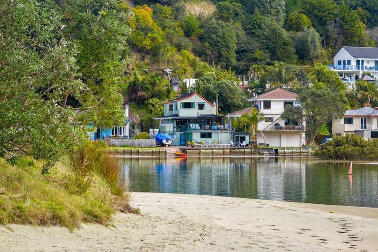 Photo of property in 8 Waiwera Road, Waiwera, Orewa, 0994