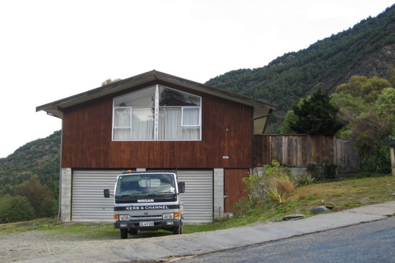 Photo of property in 260 Fernhill Road, Sunshine Bay, Queenstown, 9300