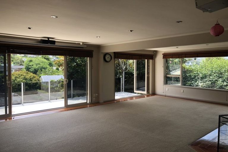 Photo of property in 8 Garmons Way, Castor Bay, Auckland, 0620
