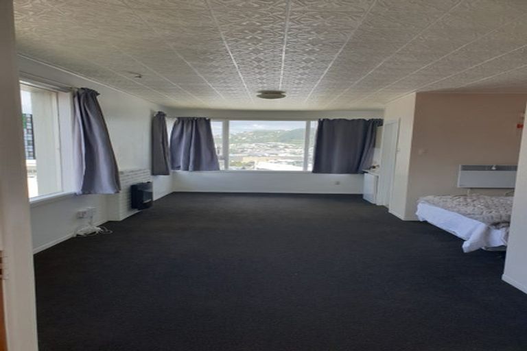 Photo of property in Churchill Flats, 213 The Terrace, Wellington Central, Wellington, 6011