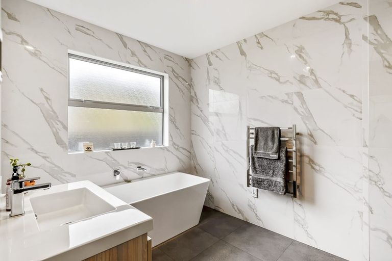 Photo of property in 37 Hudson Place, Paraparaumu, 5032