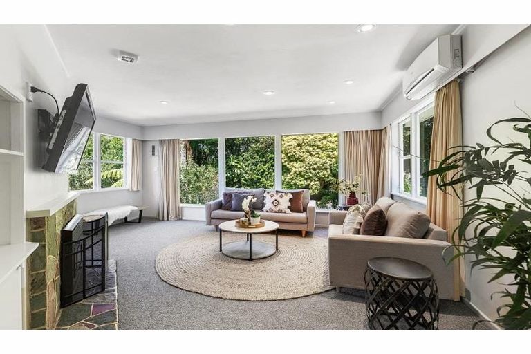 Photo of property in 56 Lincoln Avenue, Tawa, Wellington, 5028