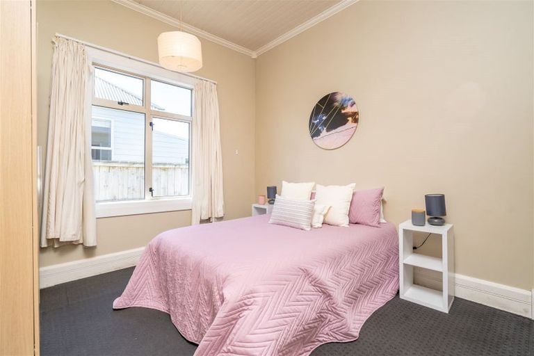 Photo of property in 69 Hargest Crescent, Saint Clair, Dunedin, 9012