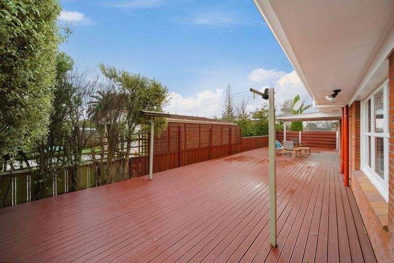 Photo of property in 2a Kurnell Drive, Botany Downs, Auckland, 2010