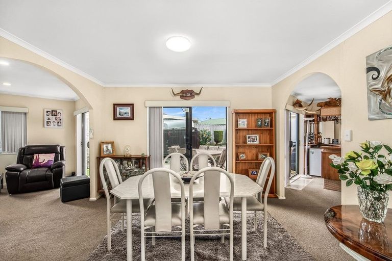 Photo of property in 18 Reremanu Place, Weymouth, Auckland, 2103