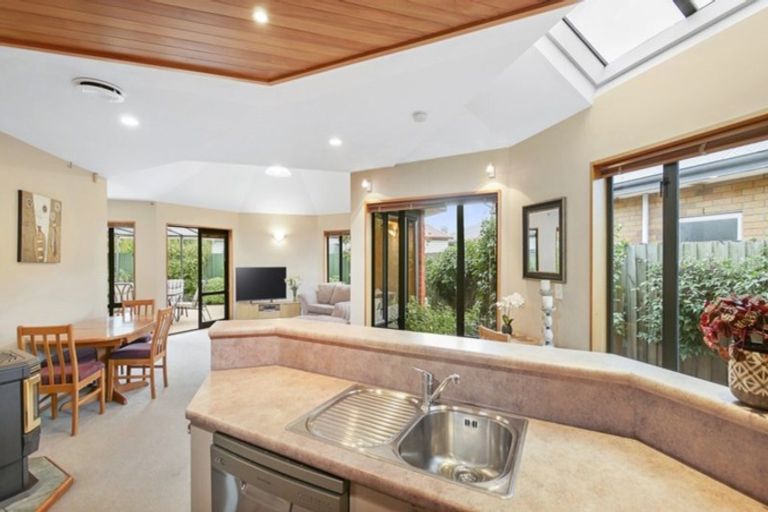 Photo of property in 2/113 Avonhead Road, Avonhead, Christchurch, 8042